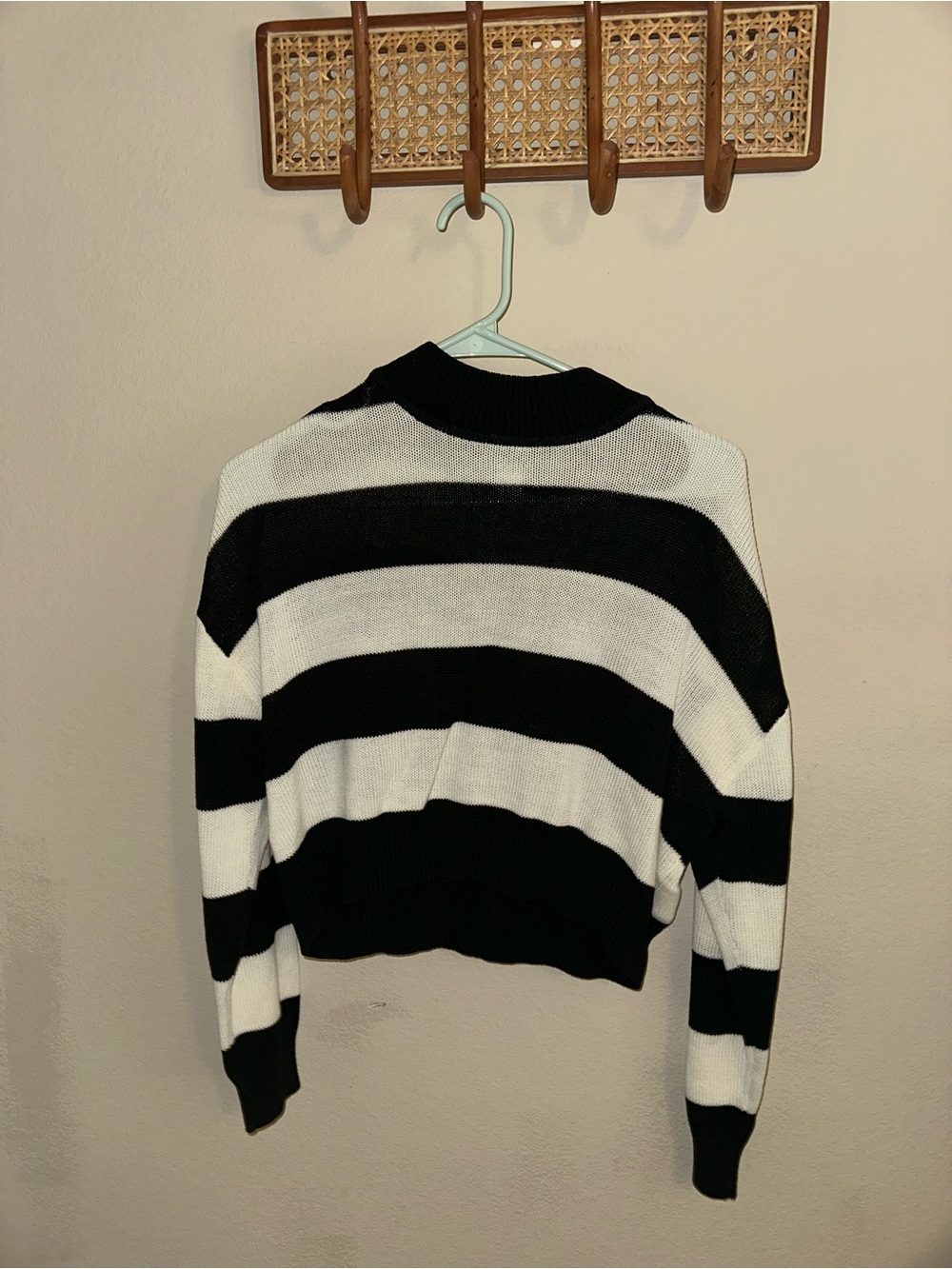 H&M Black and White Striped Cropped Crewneck Sweater